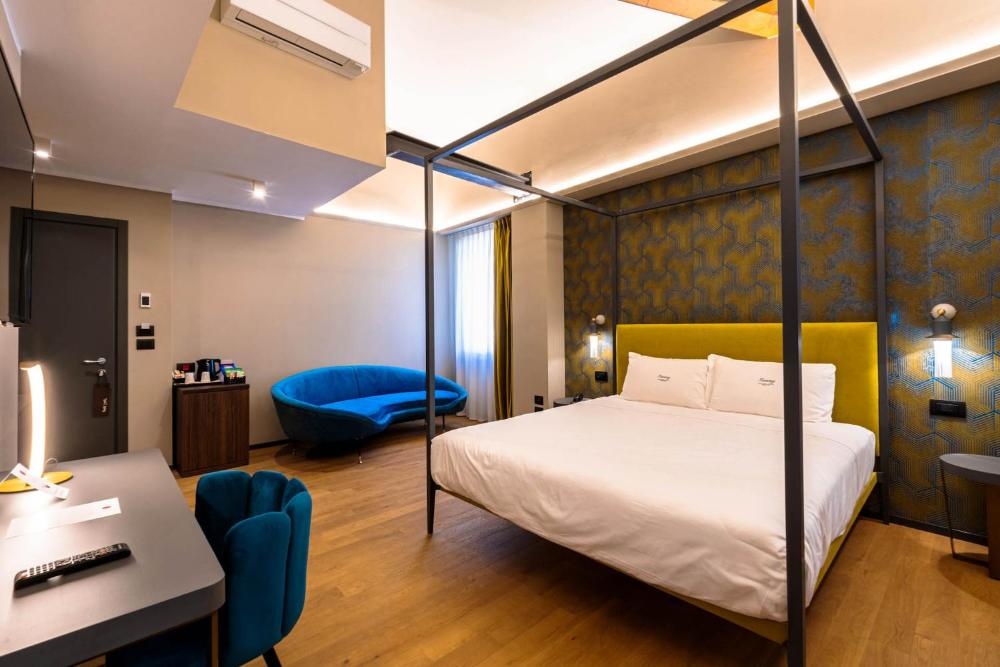 Hotel Touring Image 106