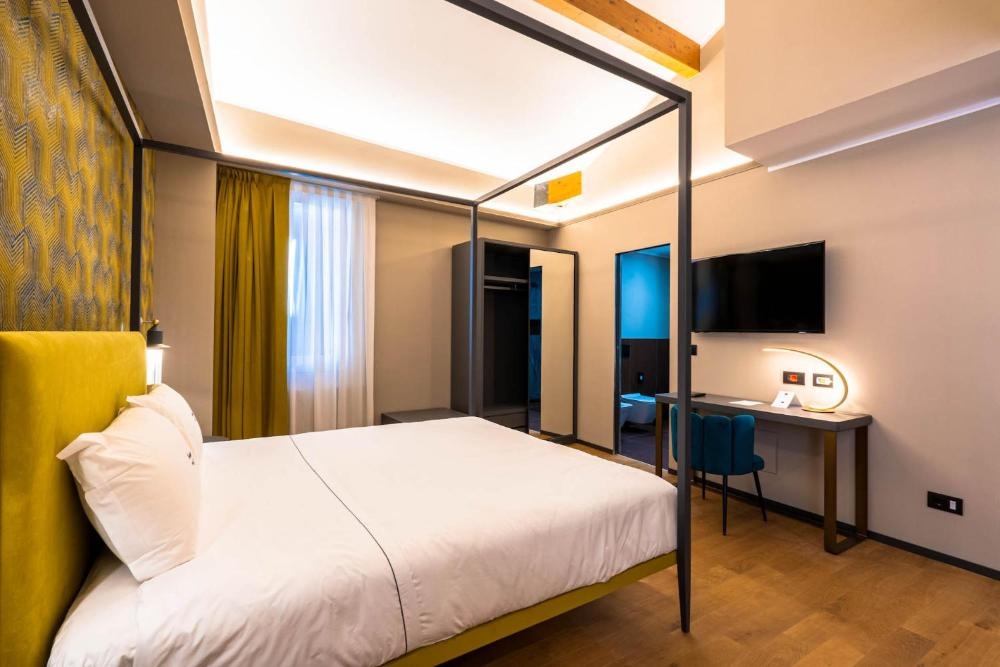 Hotel Touring Image 107