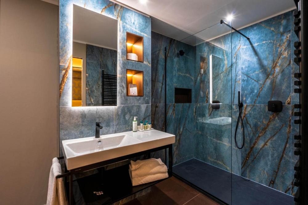 Hotel Touring Image 108