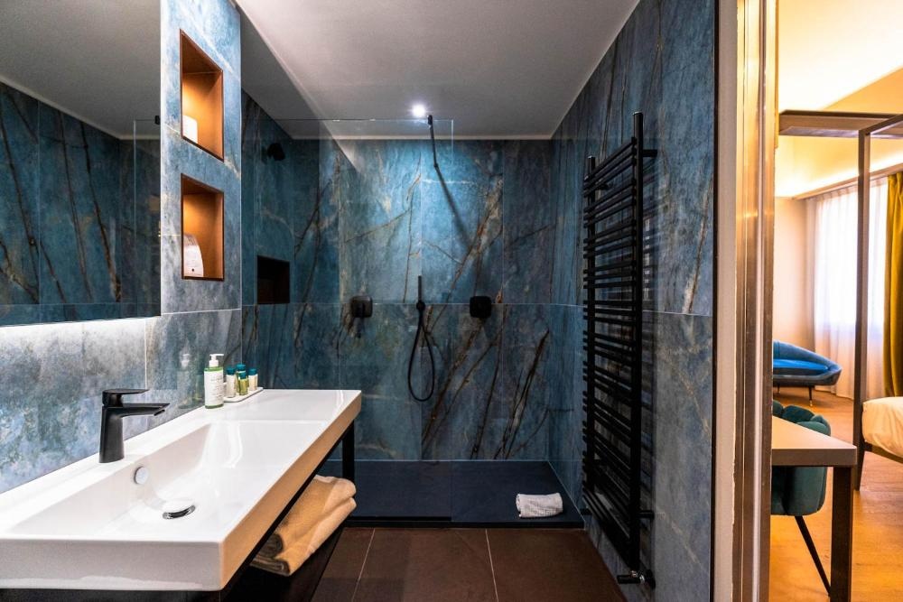 Hotel Touring Image 109