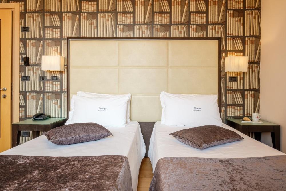 Hotel Touring Image 12