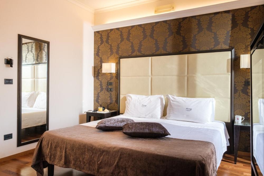Hotel Touring Image 14