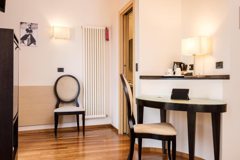Hotel Touring Image 19