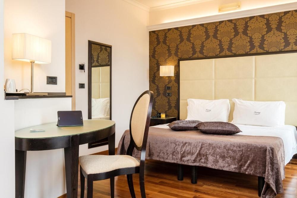 Hotel Touring Image 20