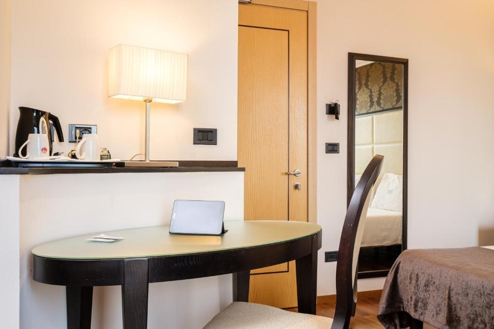 Hotel Touring Image 24