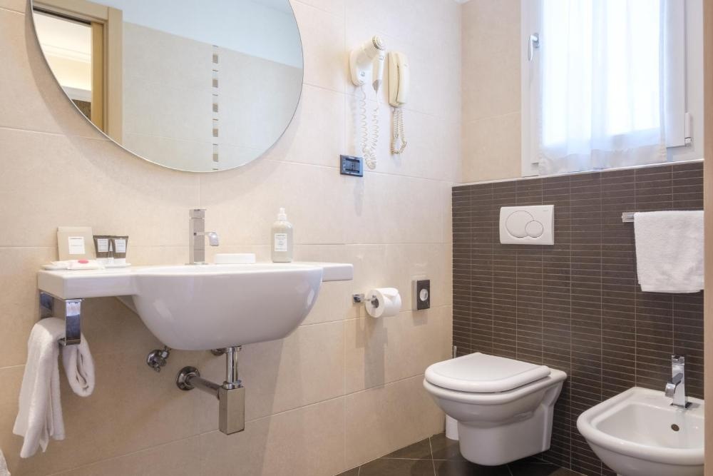 Hotel Touring Image 30