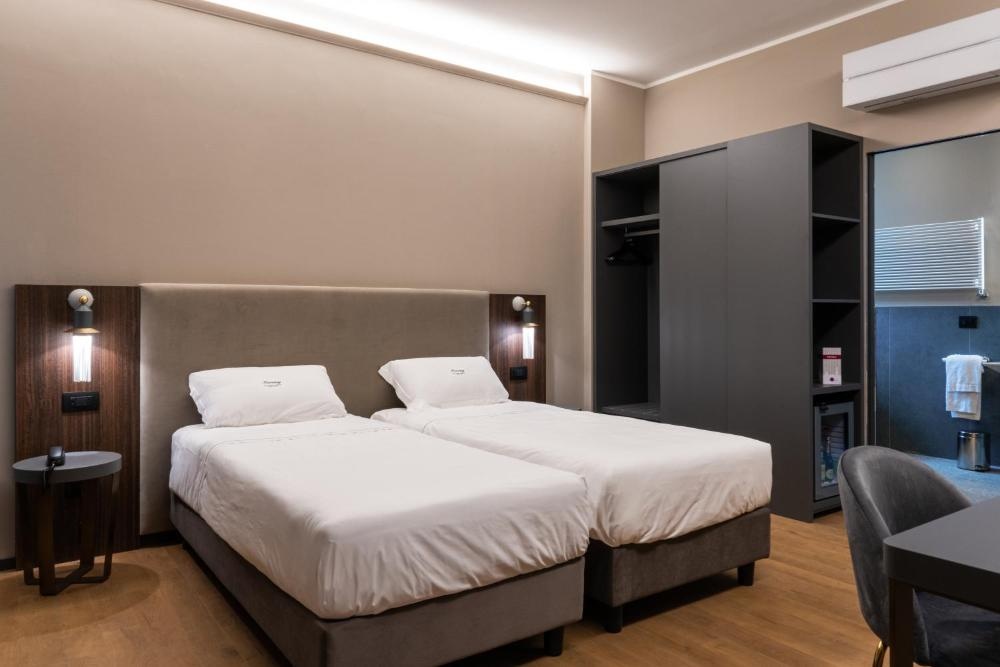 Hotel Touring Image 36