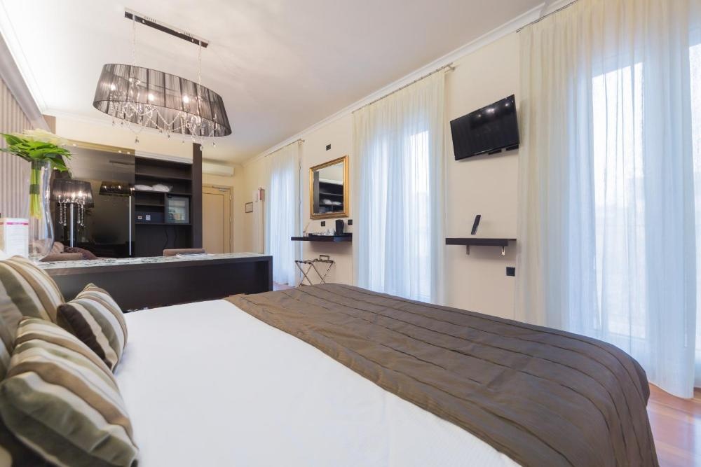 Hotel Touring Image 59