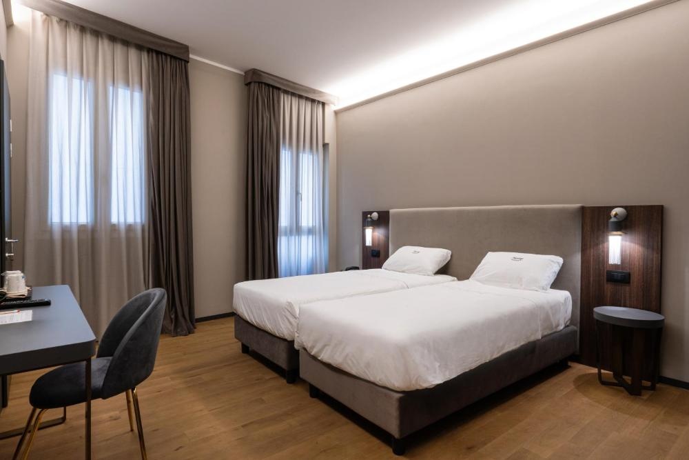 Hotel Touring Image 6