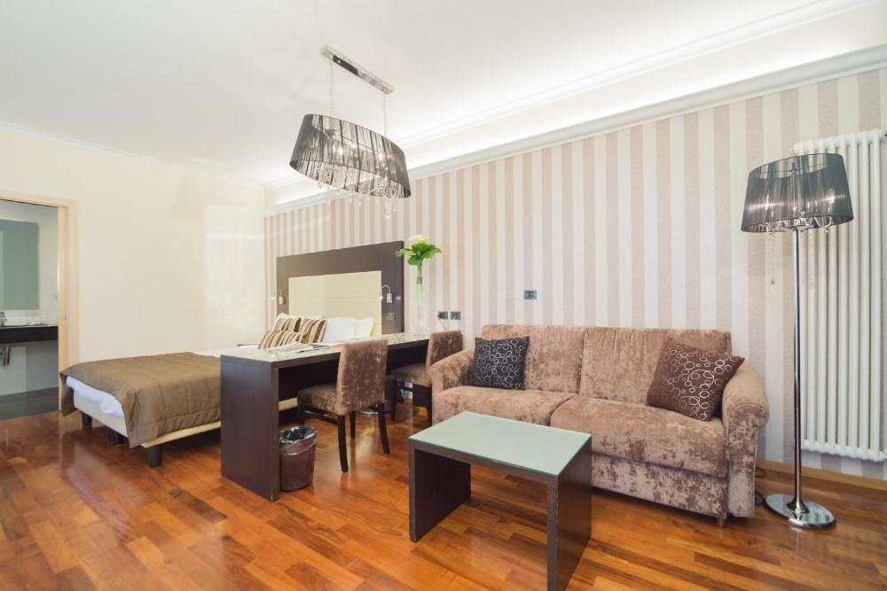 Hotel Touring Image 60