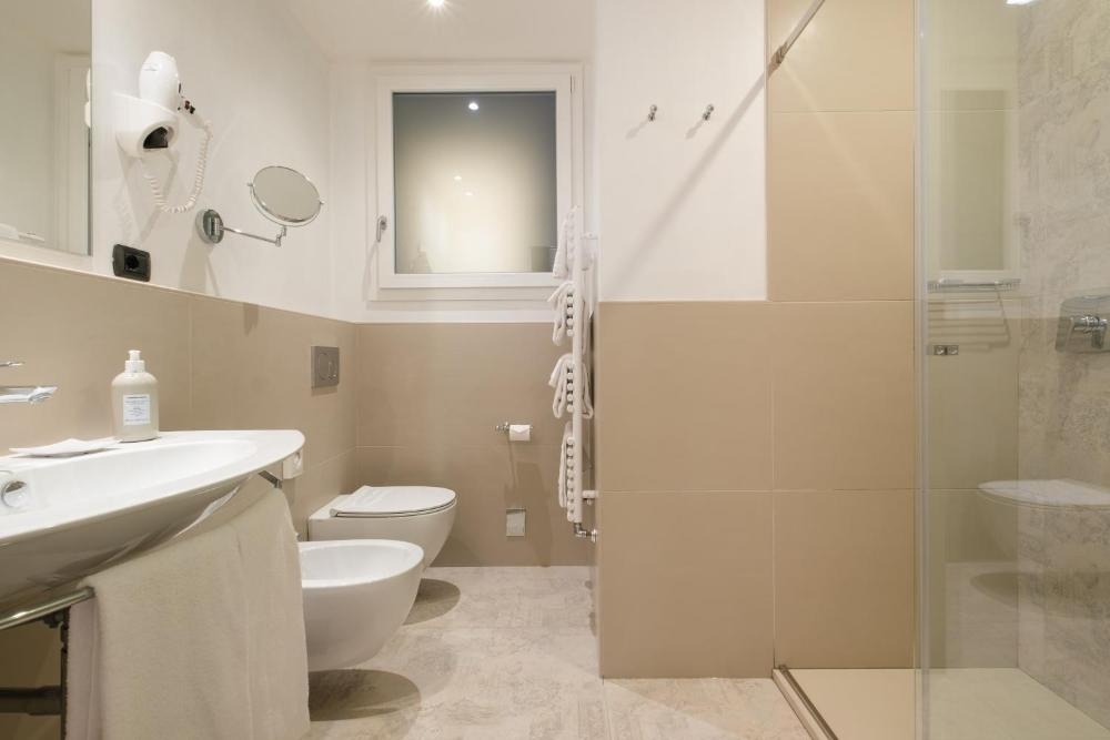 Hotel Touring Image 70