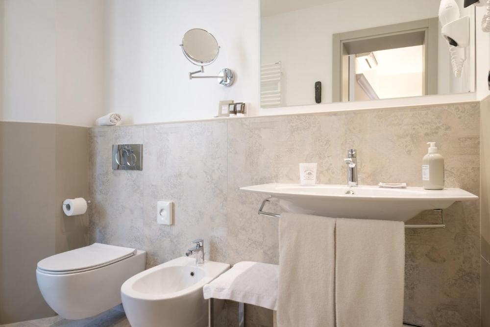 Hotel Touring Image 74