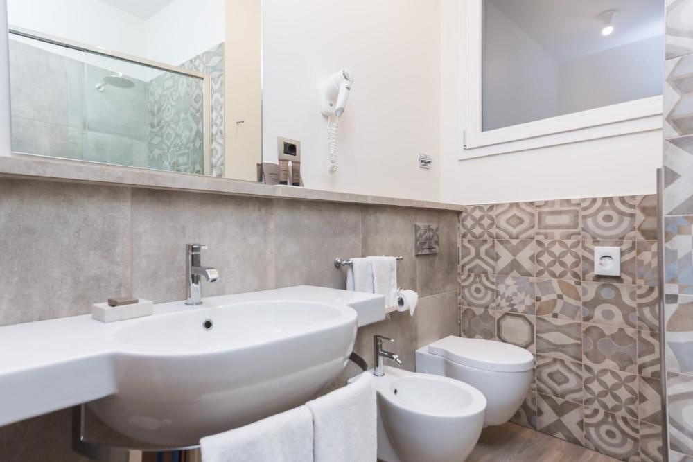 Hotel Touring Image 75