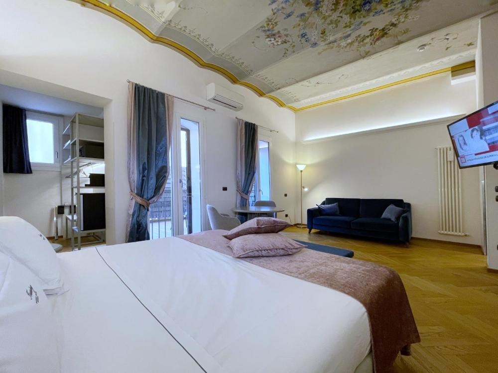 Hotel Touring Image 84