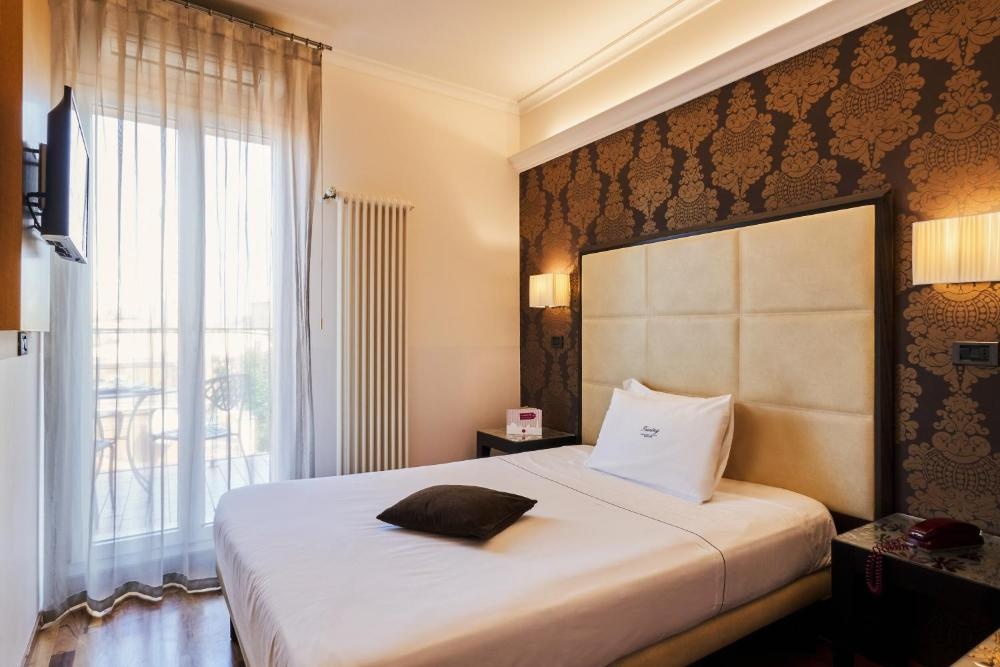 Hotel Touring Image 93