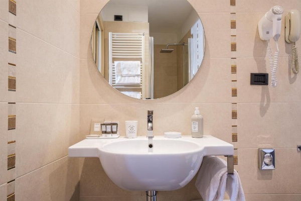Hotel Touring image 10