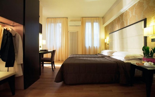 Hotel Touring image 11