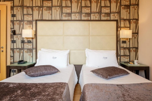 Hotel Touring image 12