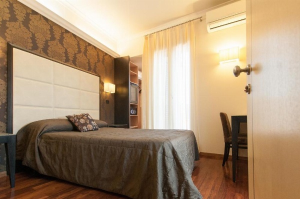 Hotel Touring image 15