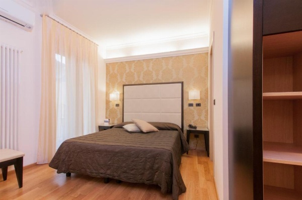 Hotel Touring image 16