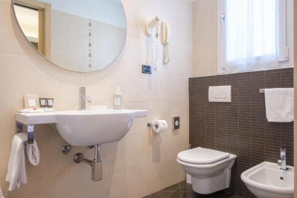 Hotel Touring image 30
