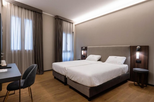 Hotel Touring image 6